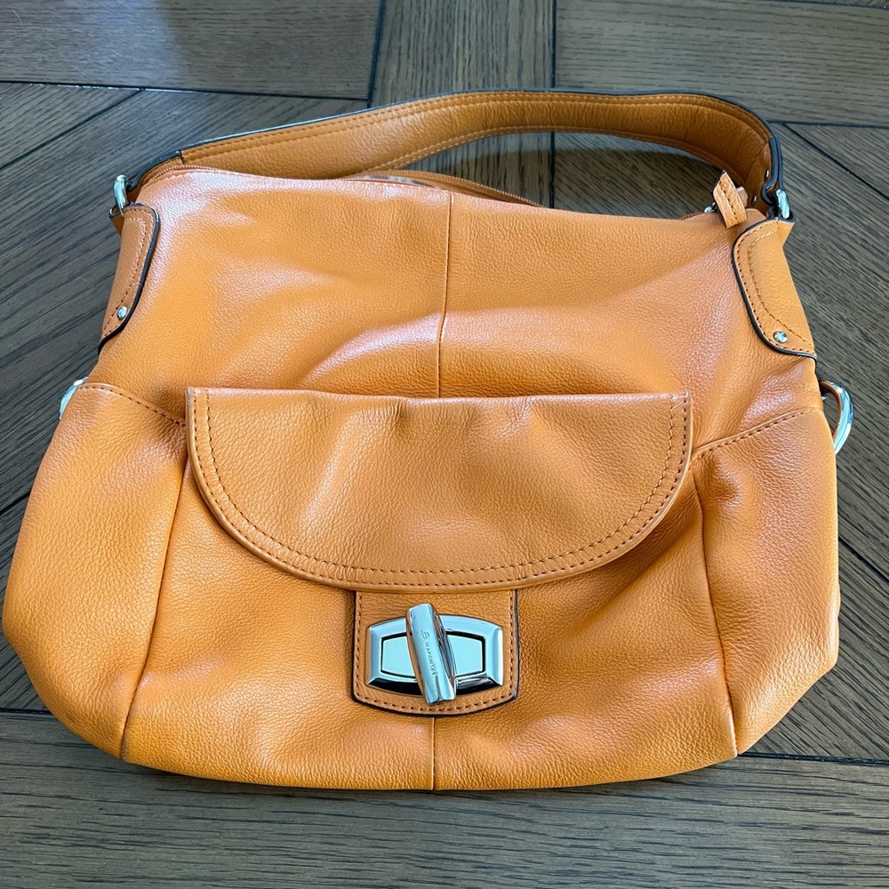 B. Makowsky Orange Leather tote bag